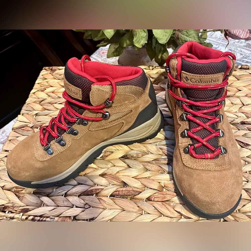 Columbia Women’s Newton Ridge Plus Waterproof Amped Hiking Boot